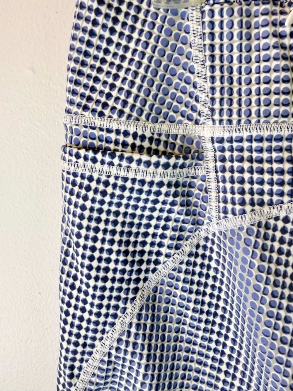 Sweaty Betty Power 7/8 Leggings | Blue and White/ Blue Dot - Picture 6 of 8